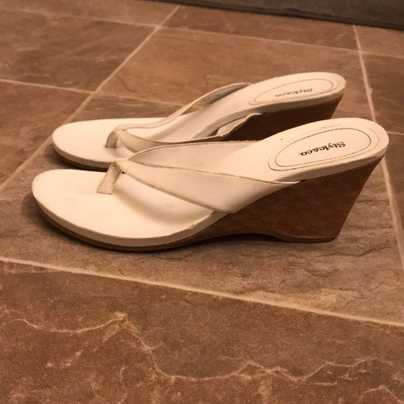 Gently worn white sandal wedges - Picture 2 of 3